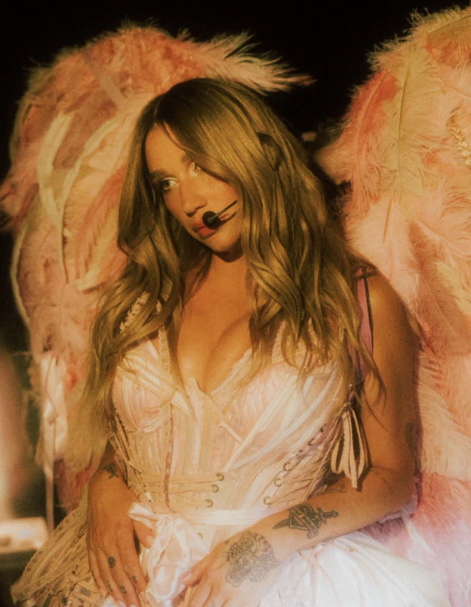 KE$HA CRAVE tweet media