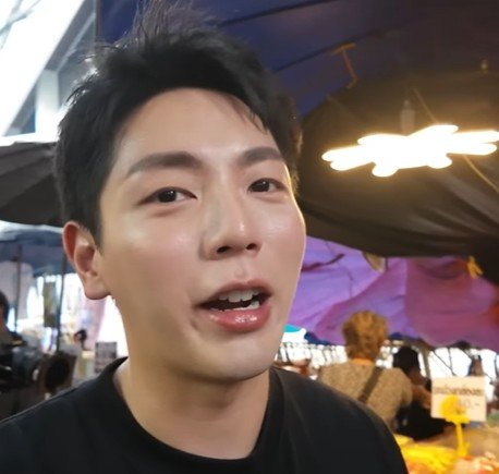 Rabbit_Teeths's tweet photo. เจ้าเด็กกับกล้อง ฉันหลงรักความเจื้อยจ้อยโชว์ฟันกระต่ายเล็กๆ นั้นจริงๆ แม้อัพเพ้อเจ้อจะเปลี่ยนไปตามวัย แต่ฉันก็เลิฟเจ้าเด็กแบบนี้แหละ อยากบอกว่าย่านสีลมยังไม่ได้ยลแบบจริงๆเลย แต่วันนึงฉันต้องไปตามให้ได้แน่นอน! 🐰📷 

#uppoompat #uperture 

https://t.co/X3byH3JMrs https://t.co/cF6gNnCBHI