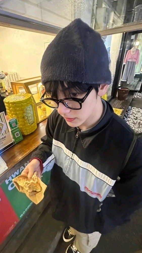 빈이. tweet media