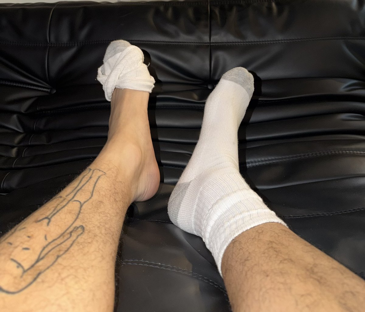 🦶🏼🍑🍌 tweet media