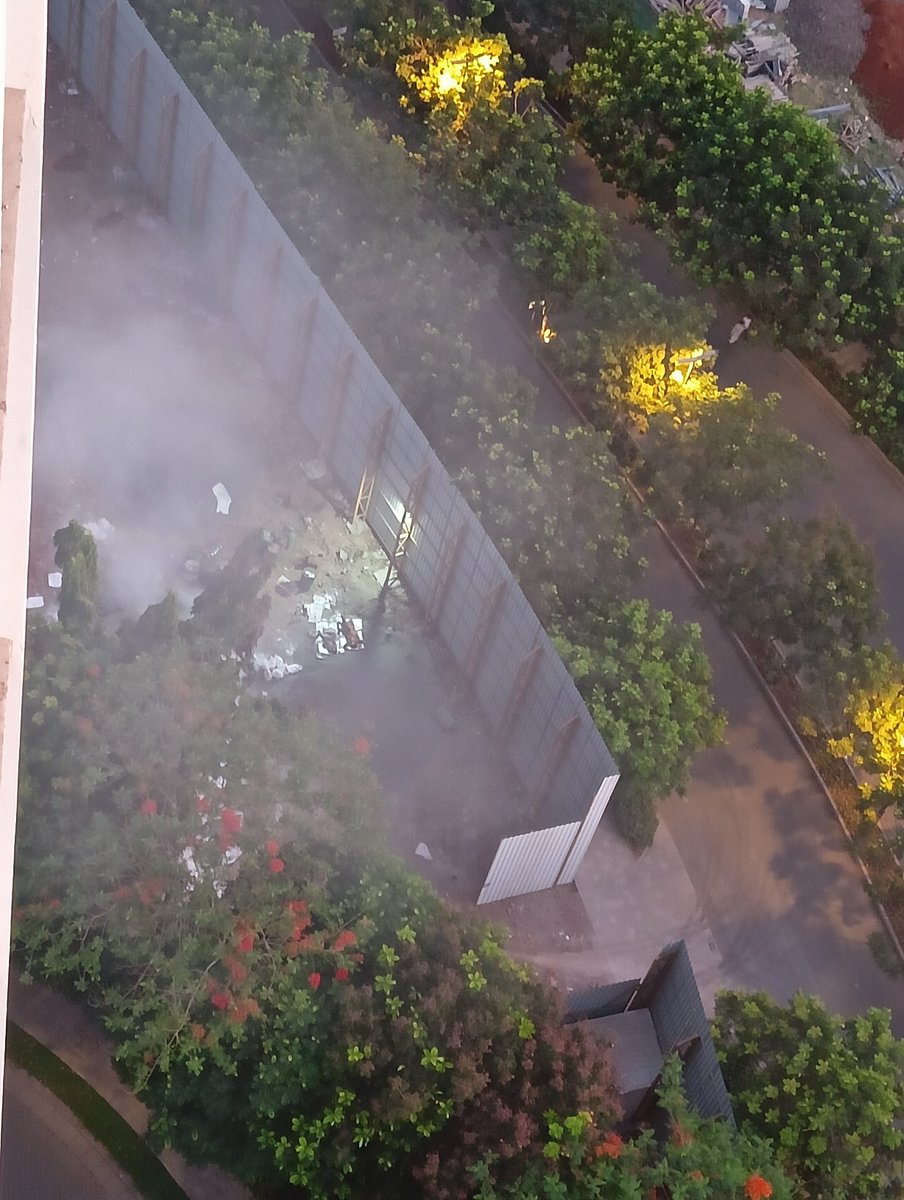 PawanDuggirala's tweet photo. @kpilofficial 
Please shift this bitumen burning to a location away from residential towers to stop inconvenience.  Works going on last 1 week + at Kalpataru Park City, Thane. https://t.co/klAsOBXfab