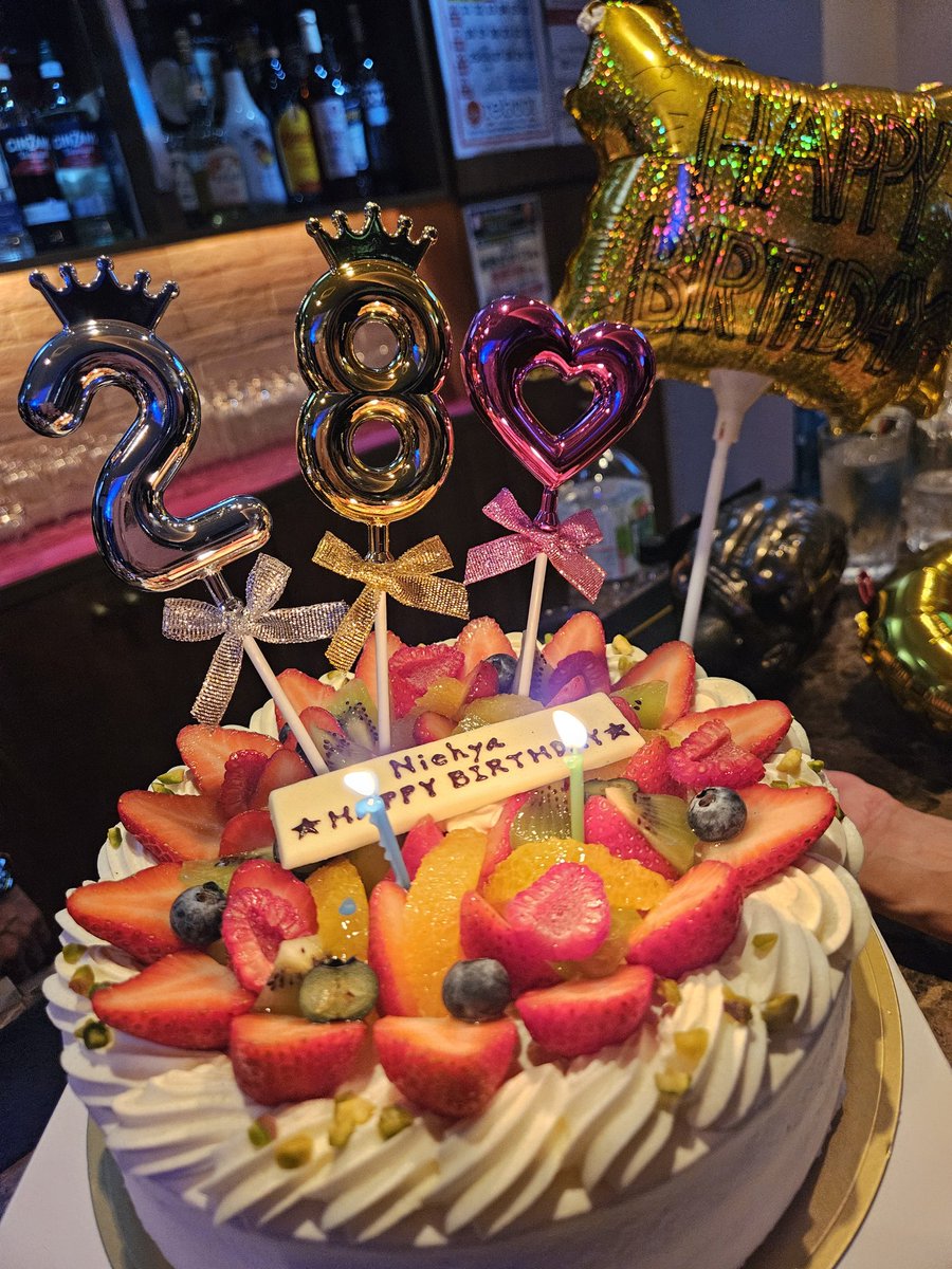 yhappyu's tweet photo. 午前0時を過ぎたら
イチバンに届けよう♪
今年も一緒にお祝い出来て嬉しかった🥰
#Niehya
@bar_reboot
@Niehya_reboot https://t.co/cQvyq4TvGj