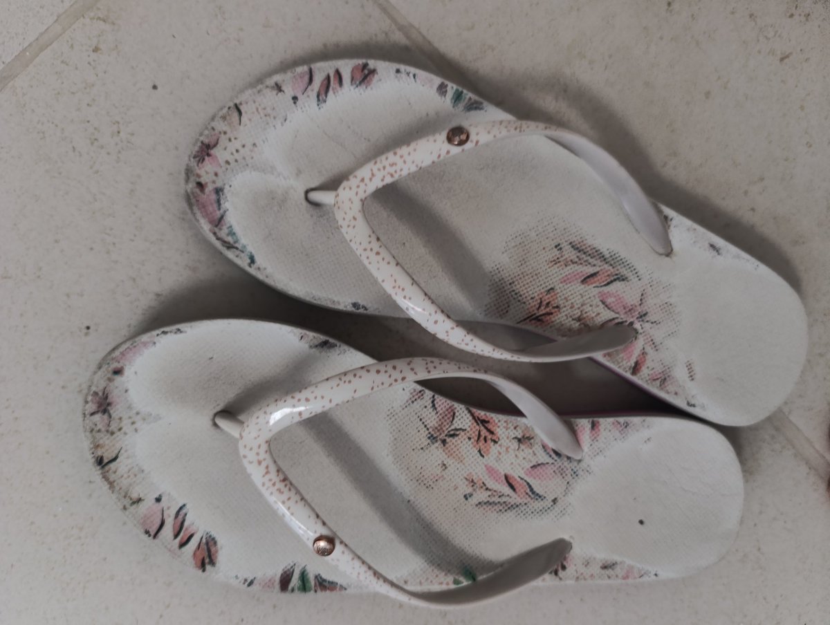 MiniHonney's tweet photo. Sandalias disponibles ✔️ tienen mi huella super marcada 👣👡🤤

Entrego en CDMX o te las envío 📦

$700 quién dice yo? https://t.co/wuvKpj5CAa