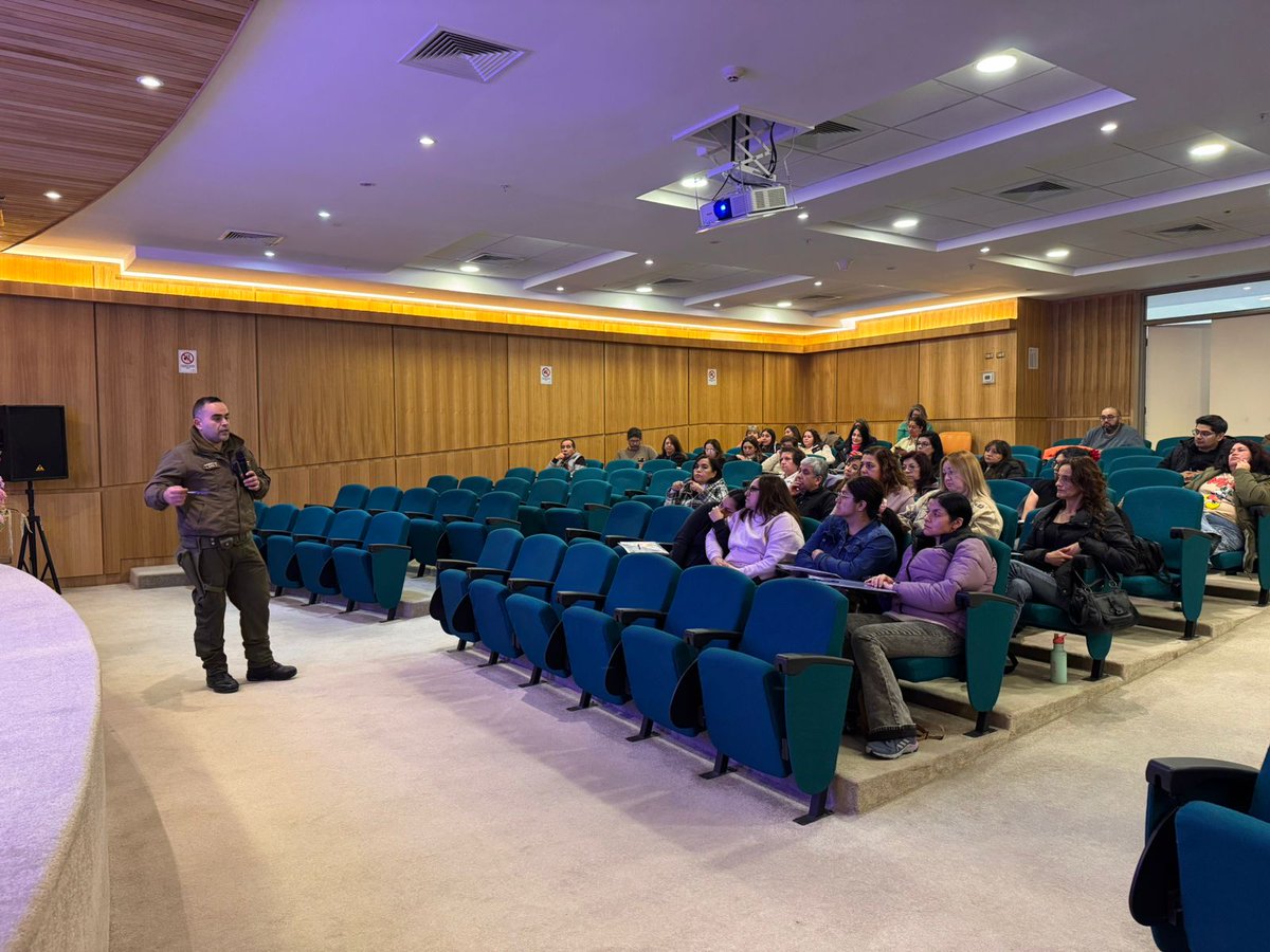 CarabMagallanes's tweet photo. @CarabMicc de la 1a Com. #PuntaArenas realizó charla de VIF con la finalidad de concientizar y educar respecto al cómo y dónde denunciar cualquier maltrato físico o psicológico que puedan estar afectando al personal de la salud del Hospital Regional de la comuna.
#OrdenyPatria https://t.co/zBXRuus4BL