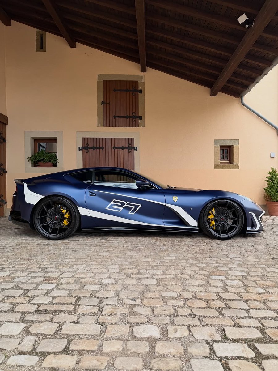 TheAutoHub's tweet photo. Ferrari 812 Superfast https://t.co/bDYXHyoTxu