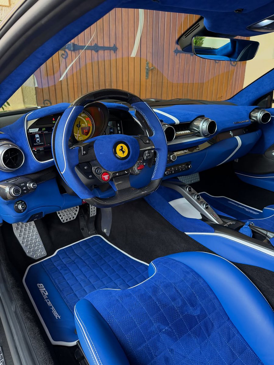 TheAutoHub's tweet photo. Ferrari 812 Superfast https://t.co/bDYXHyoTxu
