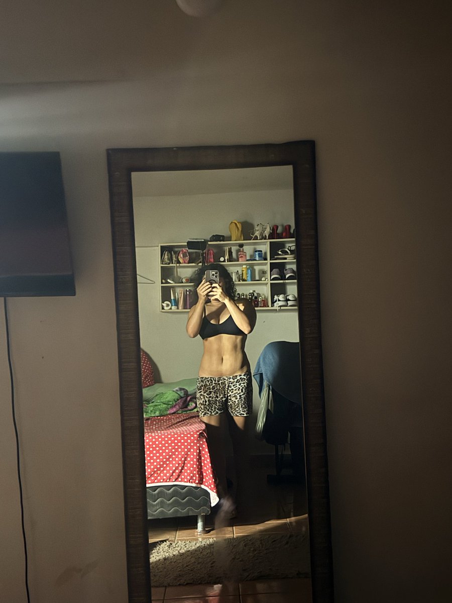 RafaellaM44's tweet photo. Tá longe do que eu quero, mas já estive longe disso😅✨ https://t.co/EurjlAdc3z