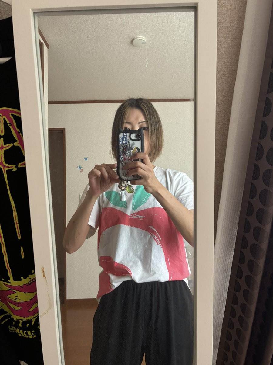 toomoon1127's tweet photo. TAKUROさん、お誕生日おめでとうございます㊗️✨

タクバライブに参加できるのは初なので死ぬ程嬉しい！！
タクプロTでお祝いします💚
身に付けられる🟢グッツをこれから漁ります！

ホント、大好き！ https://t.co/7y25LgUung