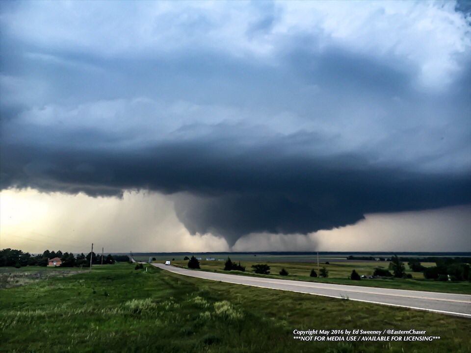 EasternChaser's tweet photo. 10 years ago today (5/25/16), the long-track Chapman, KS EF-4 tornado which traveled 26 miles +/- &amp; lasted 90 minutes +/-.  We watched the tornado from its inception grow &amp; strengthen quickly. Still the strongest tornado I have seen in person to date. #kswx #stormhour https://t.co/VEfFyjAcyd