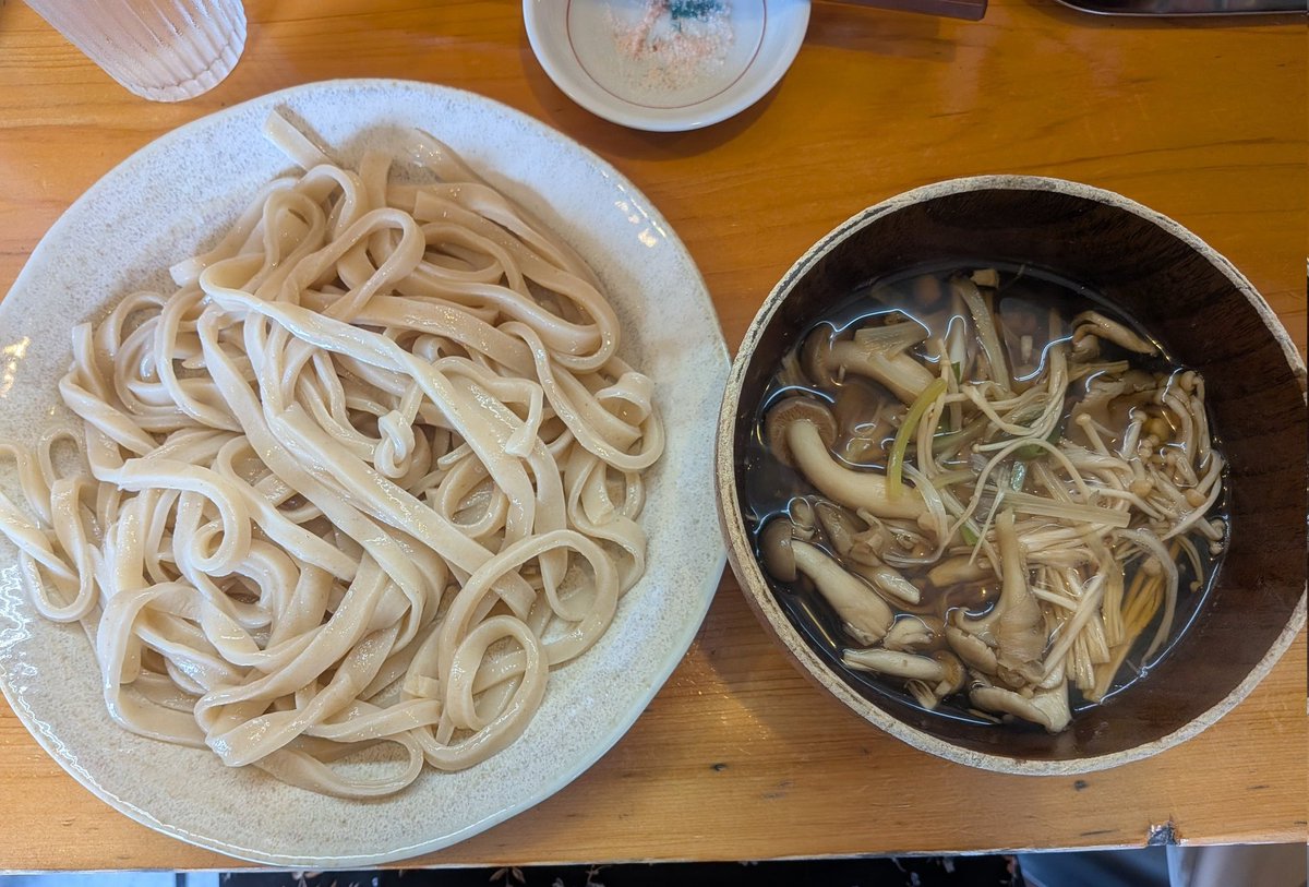 ShimoTaka_Yome's tweet photo. 予定のなかった日曜日は、桜上水の #櫻井謹製 へ。
久し振りにきのこ汁うどんを堪能しました。
美味しゅうございました🙏
#週末ごはん 
#昼呑み https://t.co/qOvXuRzWte