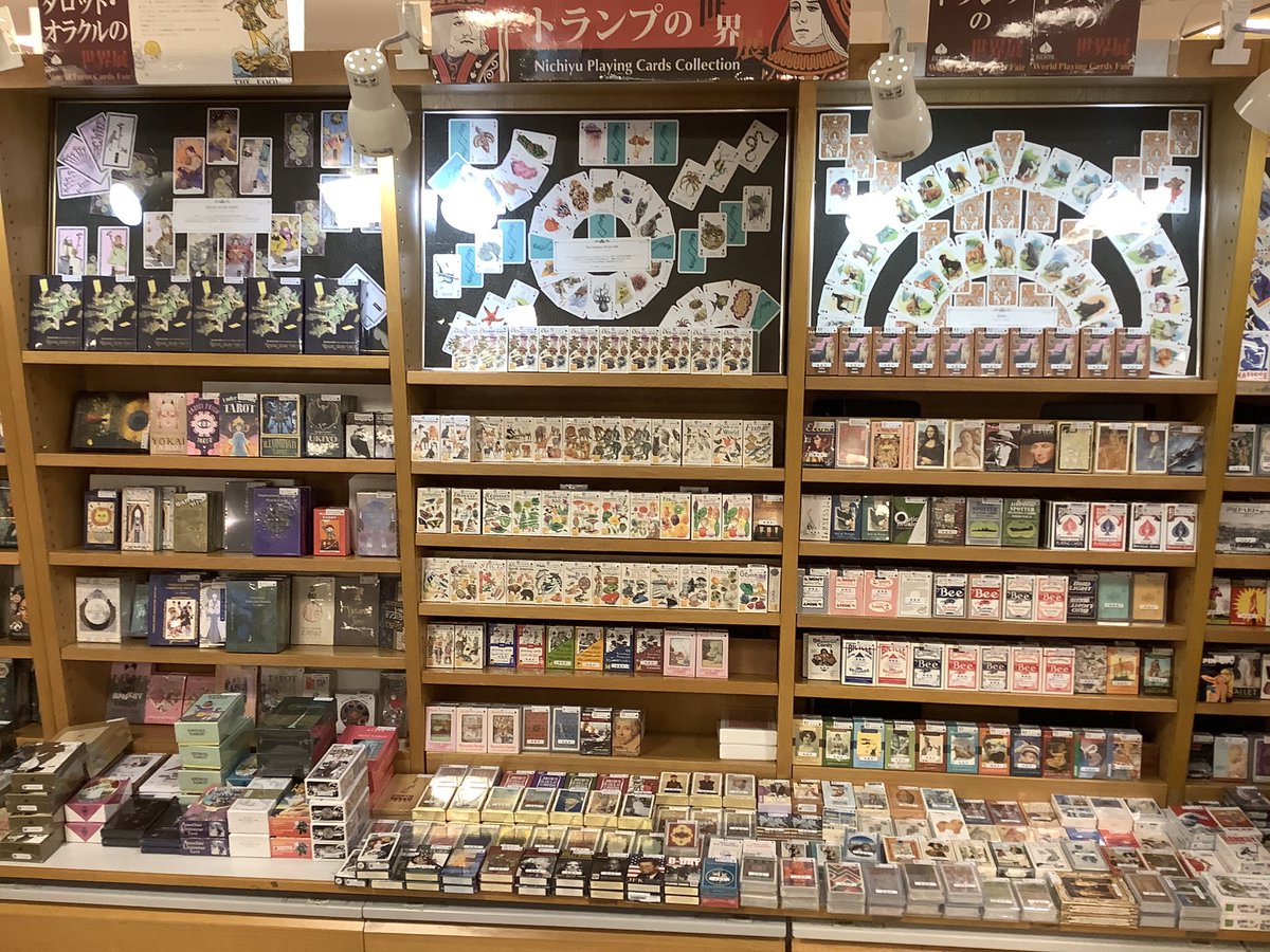 KinoUmeda's tweet photo. 【イベント】
毎年ご好評をいただいております「＃世界のトランプタロット展」今年も本日より開催🥳
世界各国、色とりどりのトランプ・タロットが一堂に勢ぞろい♠♥♣♦
オリジナルイベントコーナーにぜひお越しください✨KI  
＃ニチユー　＃タロット・オラクルの世界
https://t.co/MeCPcEDL8M https://t.co/fo2NEldkUz