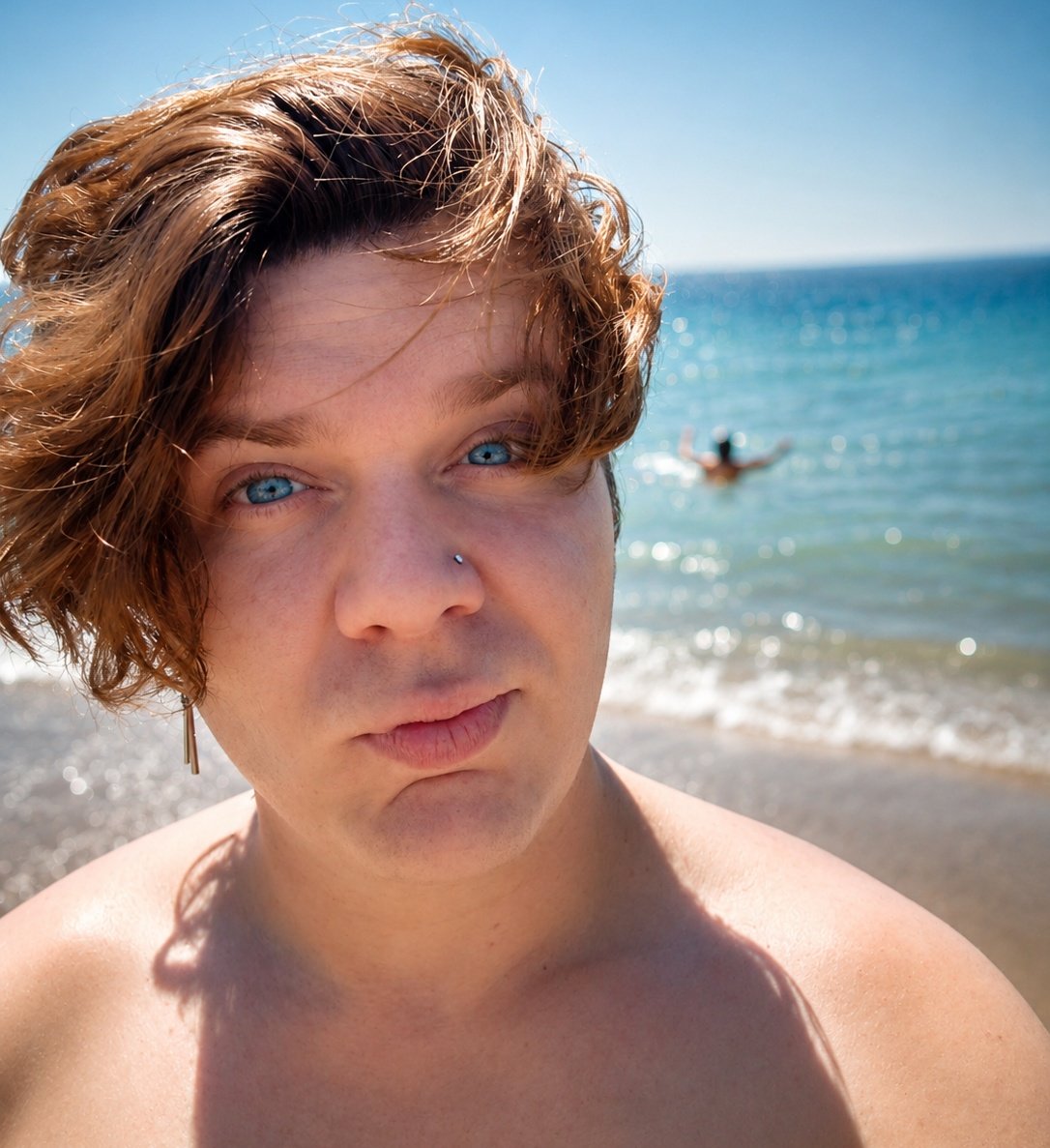 Hiro_Swine's tweet photo. El finde estuve en la playa, y me quemé la espalda y la cara 🫩 La playa de Murcia es un infierno  🔥 https://t.co/nbhZdAqODj