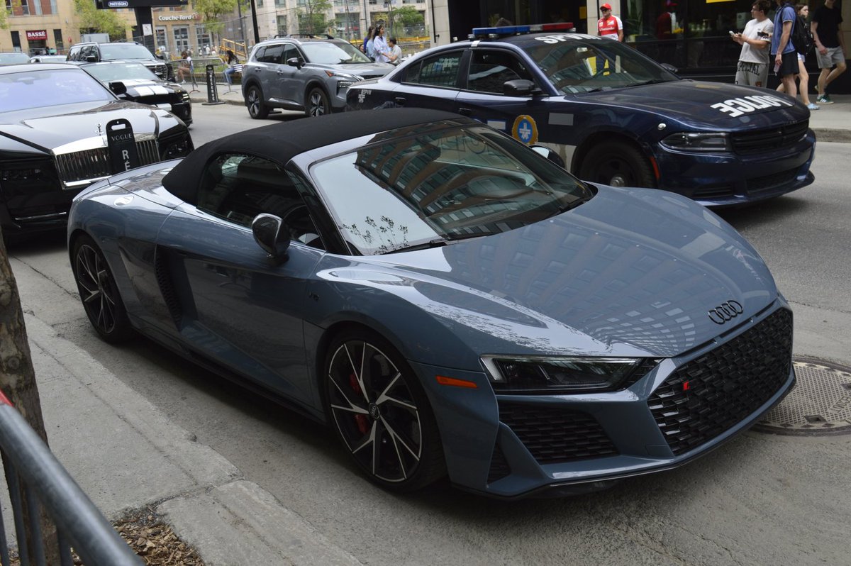 AlexDrawing01's tweet photo. This past weekend, I went to see the cars in downtown Montreal since it was the Formula 1 weekend. I blurred out license plates/any numbers related to cars. Part 2/3

#car #cars #RollsRoyce #Audi #blue #black #blue #brown #white #fomulaone #f1 #formula1 #CanadianGrandPrix https://t.co/N45ZHrcSx4