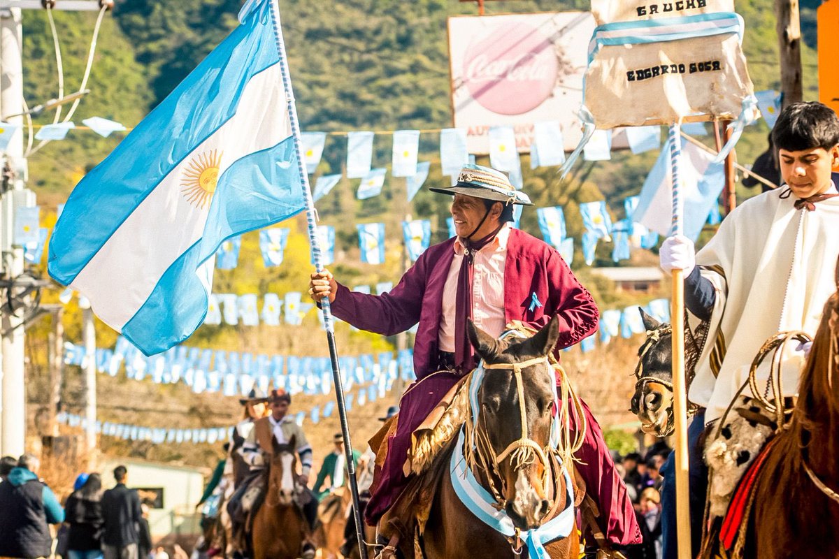 LuisRCastrooo's tweet photo. Este 25 de mayo estuvimos en el acto central en El Rodeo. Renovamos el compromiso por la construcción de una patria más justa, más federal y más soberana. 

Que viva la patria 🇦🇷 https://t.co/Q4oGfTEKob