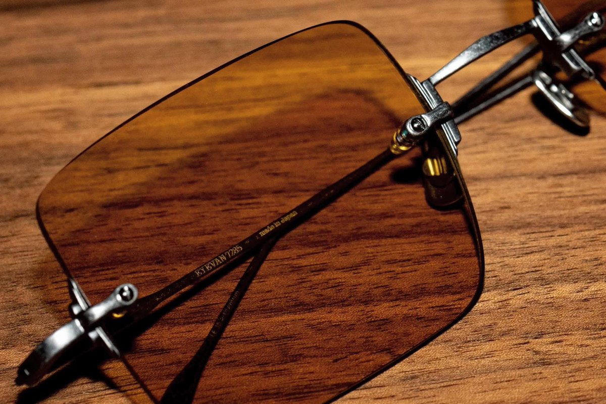 tkurachi's tweet photo. EYEVAN7285
1196-2
col.827
size. 54 □ 22 -145
material. titanium
made in japan
price.¥71,500（in tax）

いつもありがとうございます。
5月26日（火）27日（水）は定休日とさせて頂きます。5月28日（木）皆さまのお越しを心よりお待ちしております。
. https://t.co/v6tnm99sr3