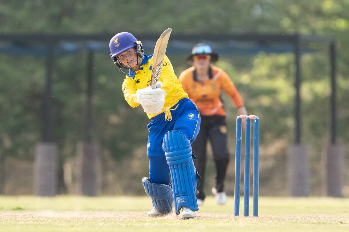 CricketJapan's tweet photo. 佐野市WJPL初日、女子日本代表のチャンデル・アヒリャ選手の活躍でタイタンズ(水色)がマムシに勝利し、女子U19オーストラリア代表だったグレース・ライオンズ選手の活躍でメテオズ(黄色)がPレイズに勝ちました。
ライブ配信もぜひご覧下さい。
https://t.co/YoSvYYVlPT
#SanoCricket #SanoCity https://t.co/l9rT8mYhBE