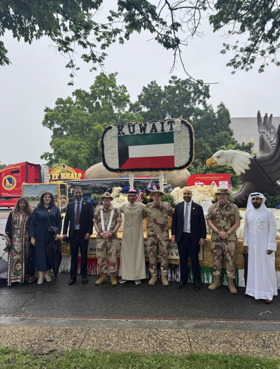 Mohdalmulla67's tweet photo. سفارة دولة الكويت بواشنطن تشارك في الاحتفالات السنوية بـ «يوم الذكرى» لتكريم العسكريين الأمريكيين قتلى الحروب والنزاعات بحضور الرئيس دونالد ترامب.
سفيرة الكويت في واشنطن الشيخة الزين الصباح لـ«كونا»: نستذكر بكل تقدير من ضحّوا بأرواحهم دفاعًا عن الحرية. https://t.co/VFtDLi88VH