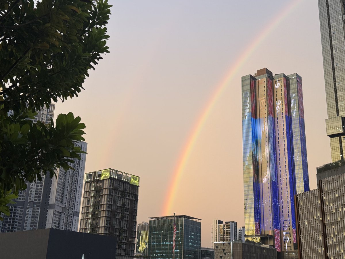 AfheLabs's tweet photo. The Aura team landed in KL 🇲🇾 
Double rainbow in attendance for good fortune, ready for investors meetings. https://t.co/1nZREK9Fkf