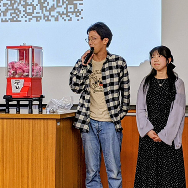 KanazawaUniv_O's tweet photo. 地域創造学類のキャンパスビジットで「金沢大学おすすめスポットカプセルトイ」を披露しました。
詳しくは下記URLをご覧ください。
https://t.co/A1JgXY8jpn https://t.co/zqn8g8B0i7