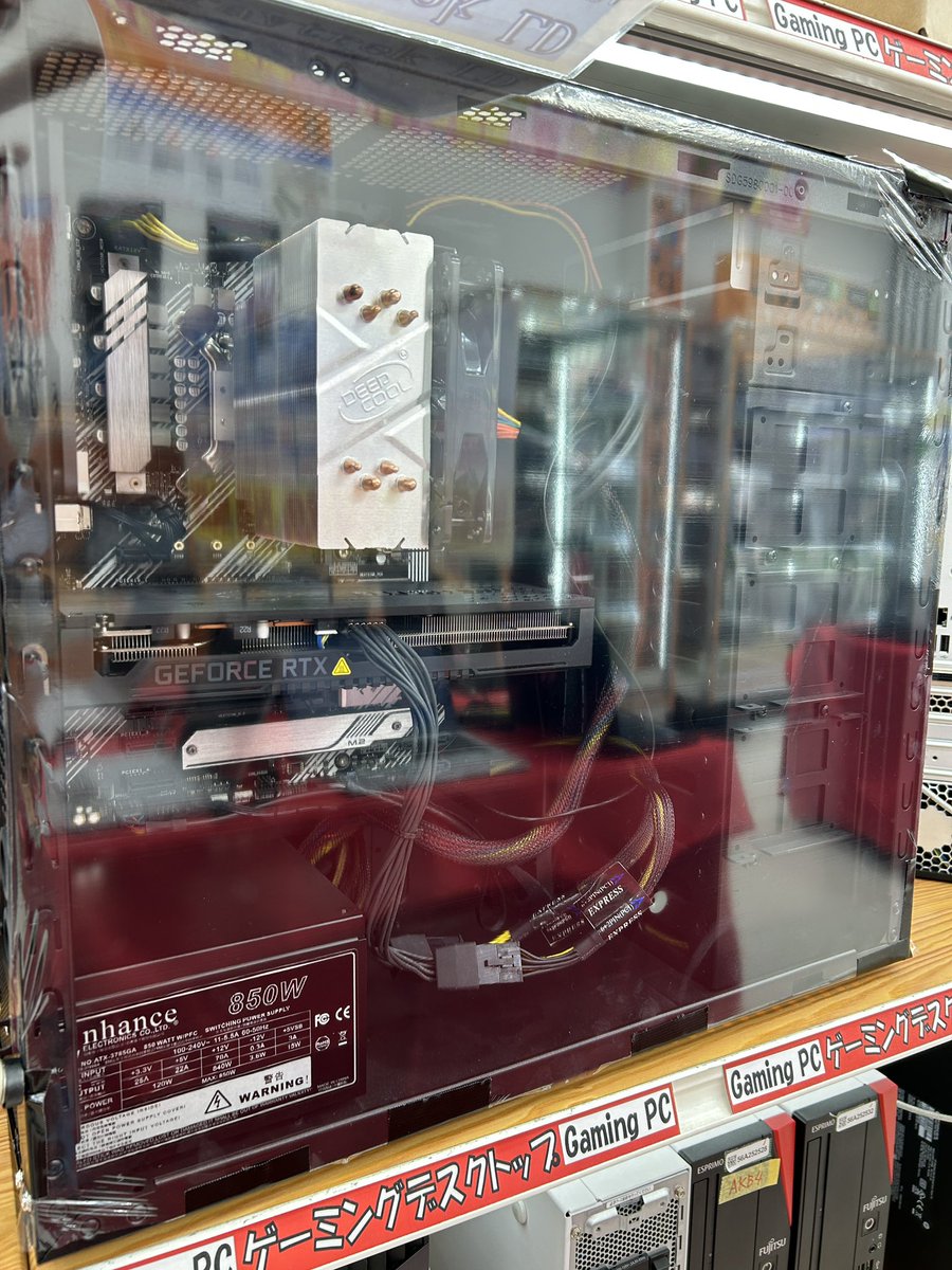 PCcomfullAKB4's tweet photo. 新入りゲーミングのご紹介！

GeForce RTX 3070入りのBTOマシン！
少し型落ちの構成とは言え、まだまだ快適に動作しちゃいます♪

大容量1TB(SSD)入りで、Cドライブを食いやすい現行ゲームも安心です❤️

脅威の3.5インチストレージスロット×10！

展示品限り！
#thirdwave #geforce #rtx3070 #秋葉原 https://t.co/zMRHlNrGmI
