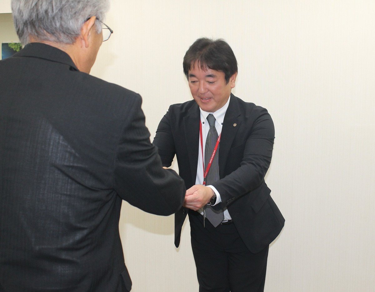 IWATE_ankyo's tweet photo. 5/26（火）、トヨタモビリティパーツ株式会社様からチャイルドシート2台を受贈しました。

チャイルドシートの貸出しや正しい着用の指導を通じて、幼児の交通事故被害の防止と普及率の向上を図るため、大切に使わせて頂きます。

貸出しの詳細については協会ＨＰを参照願います。 https://t.co/7KPyC07DJV