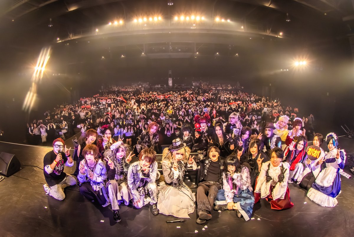 Vif_music's tweet photo. 🟦Live Report🟦
LOOP ASH PRESENTS FINAL MASK「THANK YOU」＠ 豊洲PITのレポートをUP！

▶️https://t.co/KEbBqXFdWV

#Vif #MASK #アンティック珈琲店 #SCISSOR #Aioria #ALiBi
@mask20160501
@_jin_takahashi
@aoi_official
@MASK_SANA
@michiru_loopash
@kazutakepon
@MINAMI_DRUMS
@2Heh4sLy4P95720