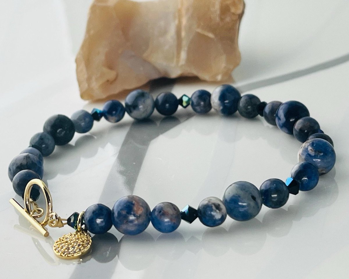 PeacefulMeKT's tweet photo. Gold Filled Sodalite Bracelet Hand Beaded by Peaceful Me Design @Etsy #Sodalite #GemstoneBracelet #SodaliteJewelry #BlueBracelet https://t.co/XspdSgpFV8 https://t.co/DSX75LvBK3
