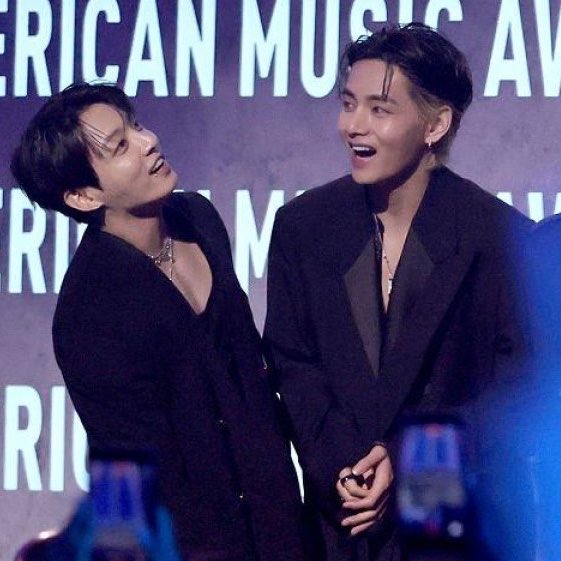 taekook𑁤 tweet media