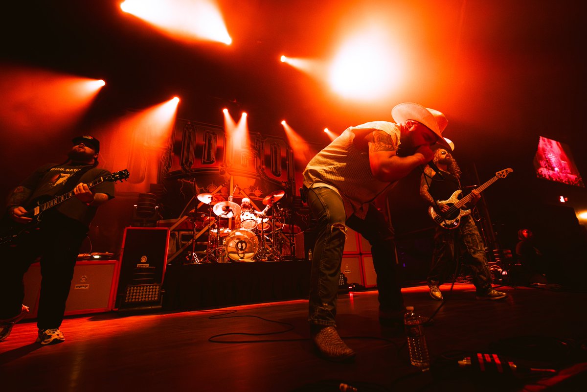 unclearmag's tweet photo. Our photos + review from @AlphaWolfCVLT, @GideonAL, @mugshotca, @resolveoff’s show in Buffalo are up on our site now: https://t.co/dDHURH88sI
📸: @blazingchakrams https://t.co/WxhxC5Lzkz