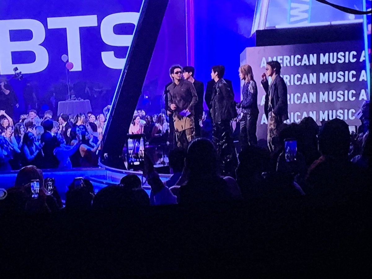 pixie_spicy's tweet photo. @bts_bighit @AMAs https://t.co/isaNGCfFk1