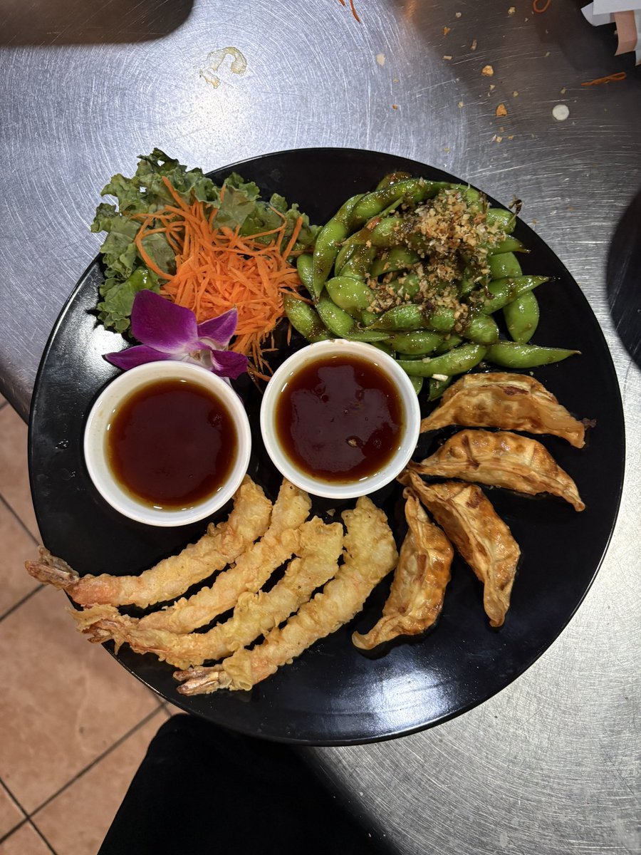 gianghoee's tweet photo. Call me Chef Lin https://t.co/FxAztv3jxa
