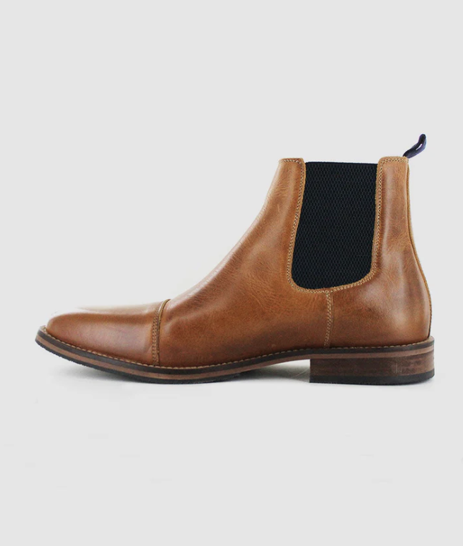 wanted4mogging's tweet photo. i remember being a teenager learning to dress and being thrown into the tip of the iceberg normie/indian tier of soylennial clothingslop content and even with how little i knew at the time there was still no way they could convince me these boots they fucking loved werent gay asf https://t.co/3Tk2WIRL99