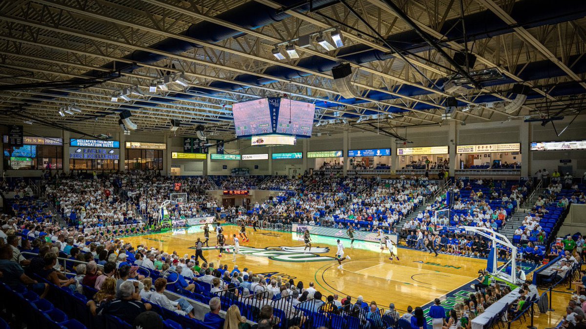 londynsommer15's tweet photo. After a great talk with Coaches @Raina15 and @Janelle_Silver, I’m excited and blessed to receive a D1 offer from @FGCU_WBB. 

@WiFlightElite @CoachNicLevy @Coach_Pat2292 https://t.co/VP2zhmExTV