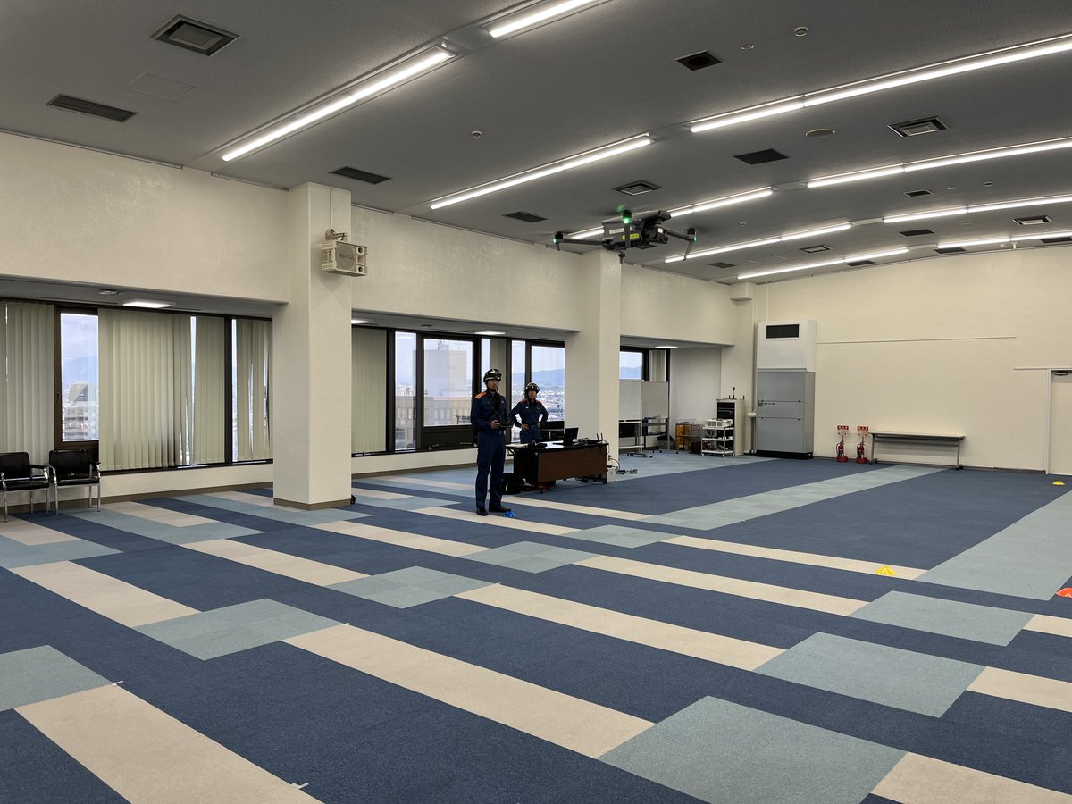 naracity_fire's tweet photo. 5月25日に消防ドローンの飛行訓練を行いました。高度な操縦技術を磨き、災害時の迅速な情報収集に備えています。最新技術を駆使し、市民の皆さまの安全を守るため、日々技術向上に努めてまいります！
#消防　＃ドローン　＃防災　＃訓練 https://t.co/mFPSZeGfWj