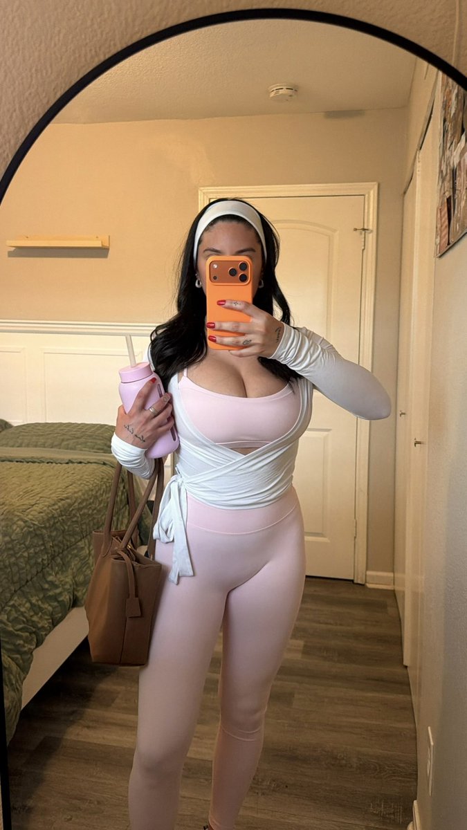 brefaria4's tweet photo. my pilates outfits lately 🧚🏻 https://t.co/HwB04yrfEa