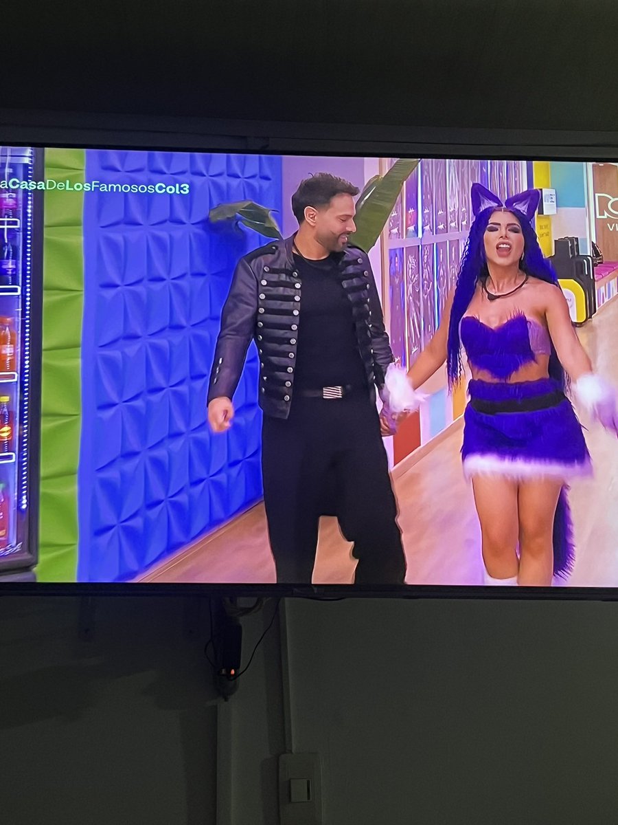 96sbc's tweet photo. Qué tal esa belleza #LaCasaDeLosFamososCol3 https://t.co/DzFN6dcefY