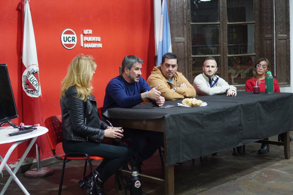 gerardomerinotw's tweet photo. Agradezco al Comité Departamental de Puerto Madryn por invitarme para compartir una muy buena reunión, pensando en el presente y el futuro de nuestro partido.

Coincidimos en la importancia de seguir fortaleciendo la representación en cada localidad, construyendo un radicalismo más participativo, organizado y con fuerte protagonismo de la juventud.

Hay una mirada común sobre el camino que necesita el partido y sobre la importancia de seguir consolidando una conducción provincial fuerte, con diálogo, participación y trabajo conjunto para construir futuro partidario en toda la provincia.