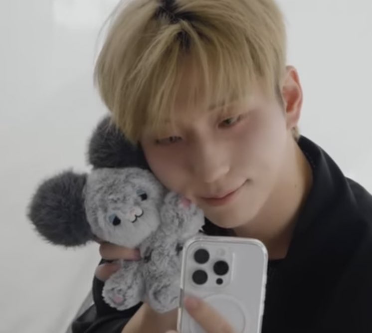 901hhe's tweet photo. 아진짜 햄일 왤케 사랑함 쥐인나 귀엽게......... https://t.co/v1Ym1gjJy0