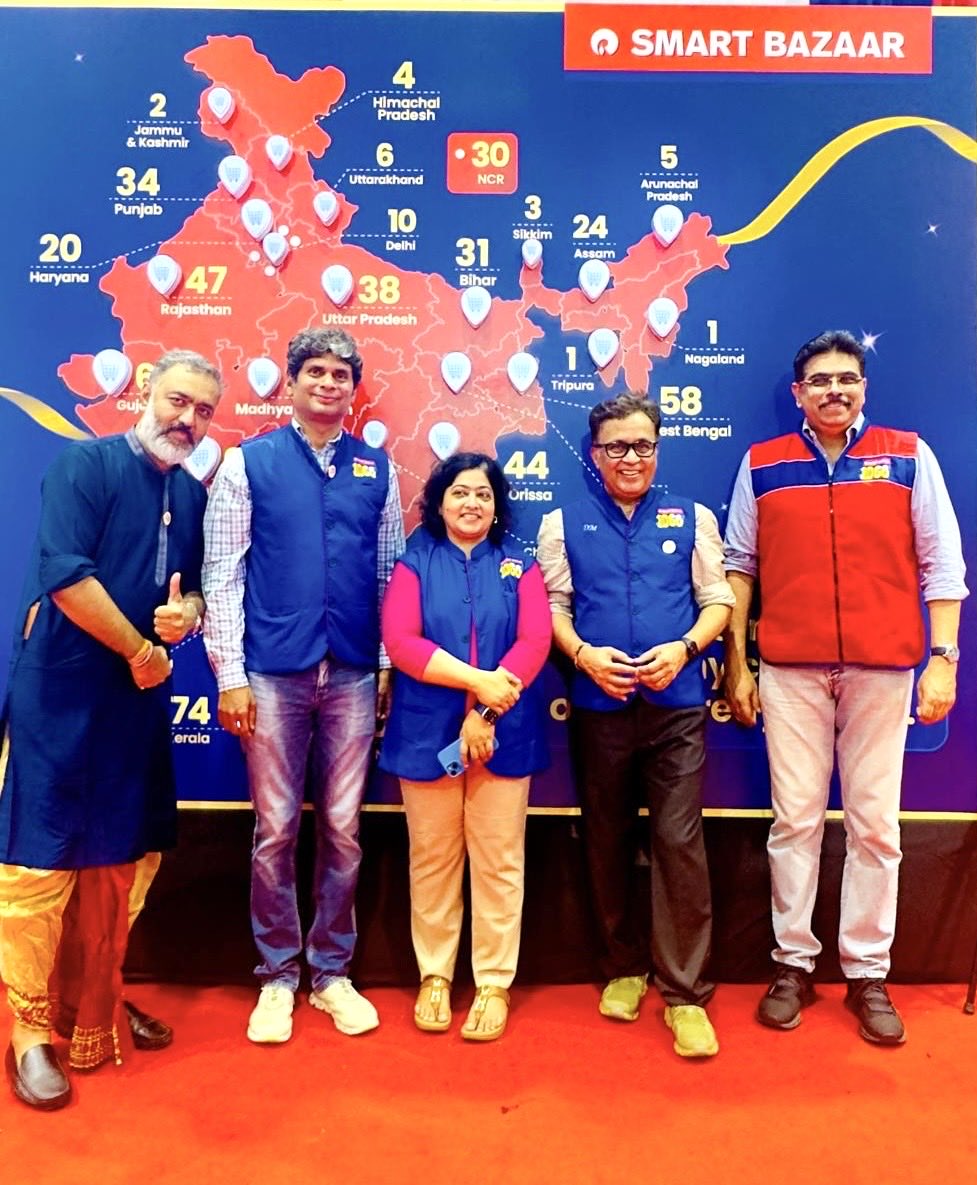 SupermarketWala's tweet photo. All in a day’s work in Kolkata:
1. #SmartBazaar Ab Hazaar meet with vendor partners. 
2. Sporting Kantha stitch ethnic look for the east team.
3. Fun Jhargram Jhalmuri moment marketing display at the store.. https://t.co/mbn3Vawetf