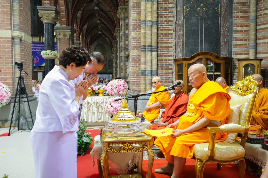 DMCupdates's tweet photo. #วัดพระธรรมกายเนเธอร์แลนด์ ประเทศเนเธอร์แลนด์ จัดพิธีบรรจุ พระบรมสารีริกธาตุในเกศดอกบัวตูม และพิธีเจริญพระพุทธมนต์สมโภชองค์พระประธาน ณ อุโบสถวัดพระธรรมกายเนเธอร์แลนด์ https://t.co/G1tCwTOCm9

#ข่าวพระพุทธศาสนาในต่างประเทศ https://t.co/A3OvSuj79D