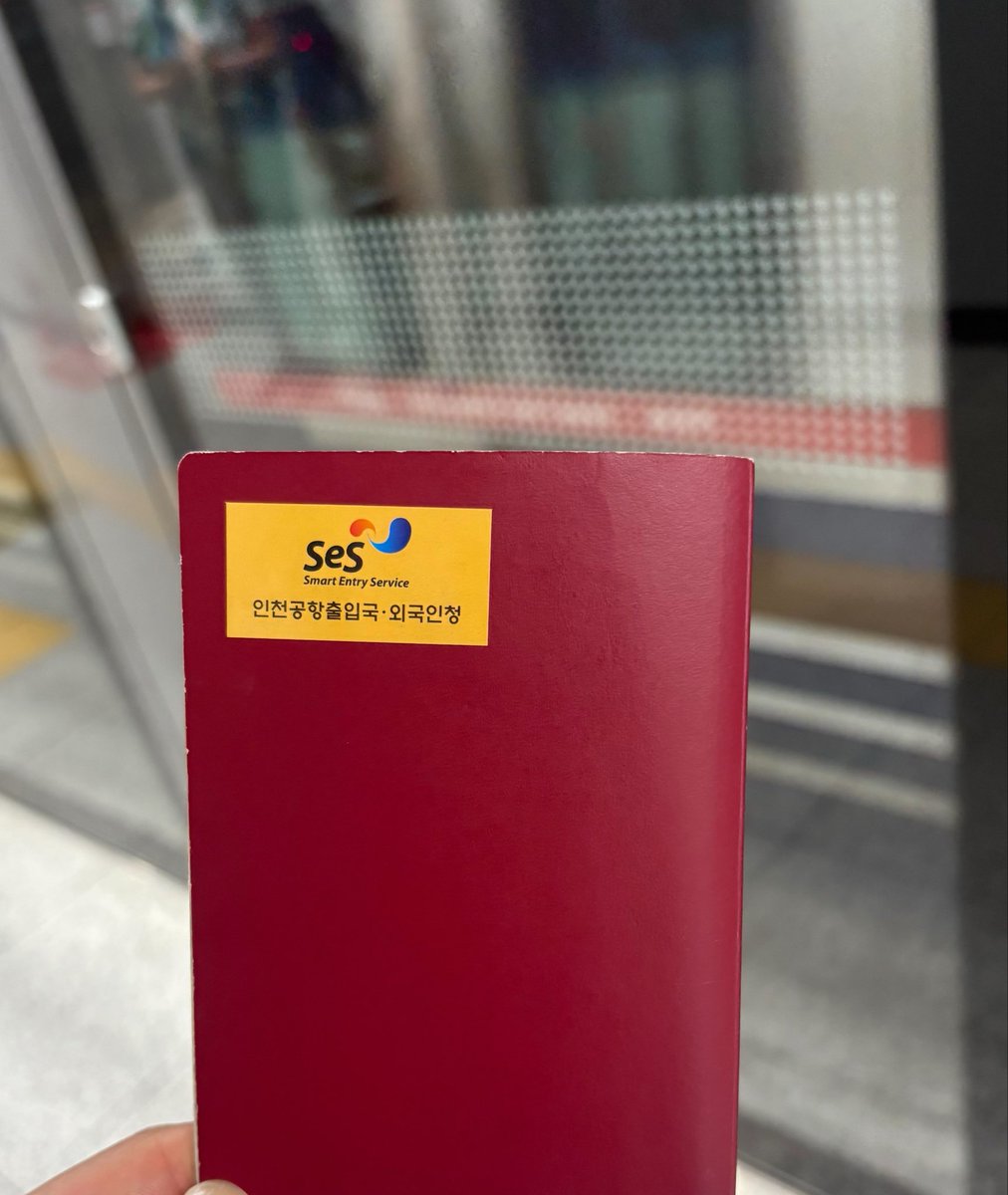 pui_mo027's tweet photo. わーい！1年ぶりの韓国🇰🇷
SeSも10分くらいで出来て、過去一くらいスムーズに入国できたかも✌🏻
思ったより早く出てこれたから地下鉄でクリニック向かう！4年ぶりのラミチェ😇 https://t.co/x1PawyU9QL