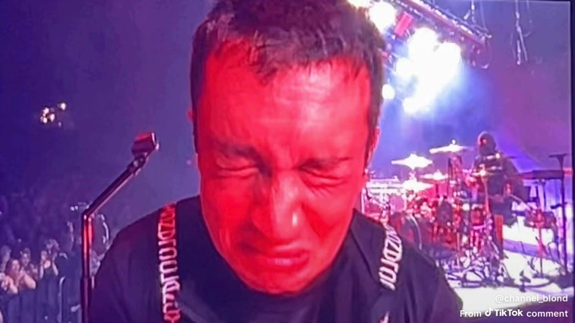 followmeinstead's tweet photo. @multishow @TOPUPDATERS @twentyonepilots https://t.co/8gqgb0zniU