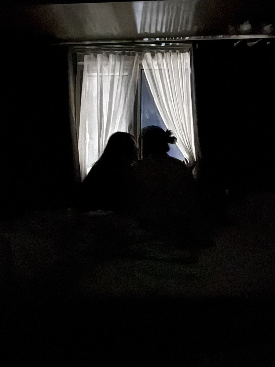 mapiyaaaa's tweet photo. Finally closing the distance, yet painfully aware that this won’t last long 🥺 https://t.co/0l5SsIuRNA