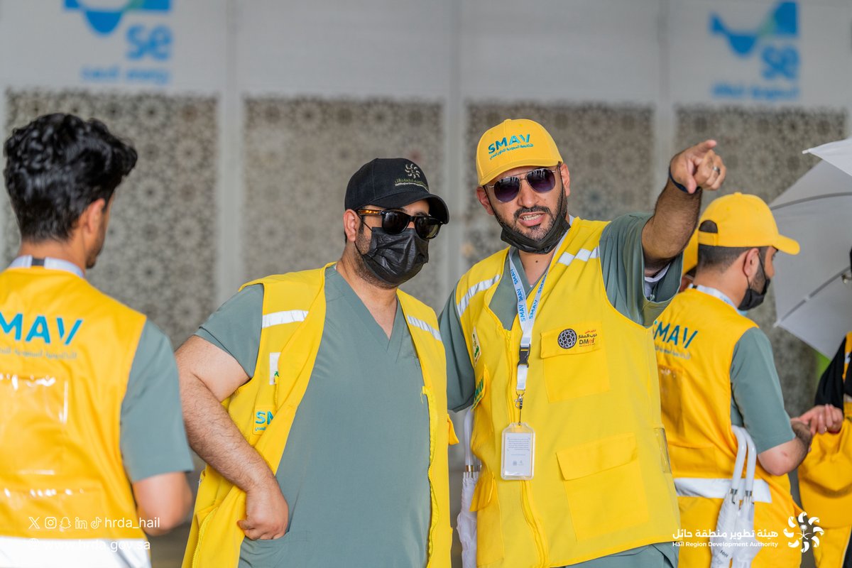 HRDA_HAIL's tweet photo. فريق #هيئة_تطوير_حائل التطوعي يباشر أعماله الميدانية ضمن مبادرة التطوع التخصصي في موسم حج 1447هـ، عبر أدوار تخصصية متنوعة تسهم في دعم الجهات المشاركة وخدمة ضيوف الرحمن، في صورة تعكس تكامل الجهود الوطنية وروح العطاء السعودي. https://t.co/jKLXw9L4aH