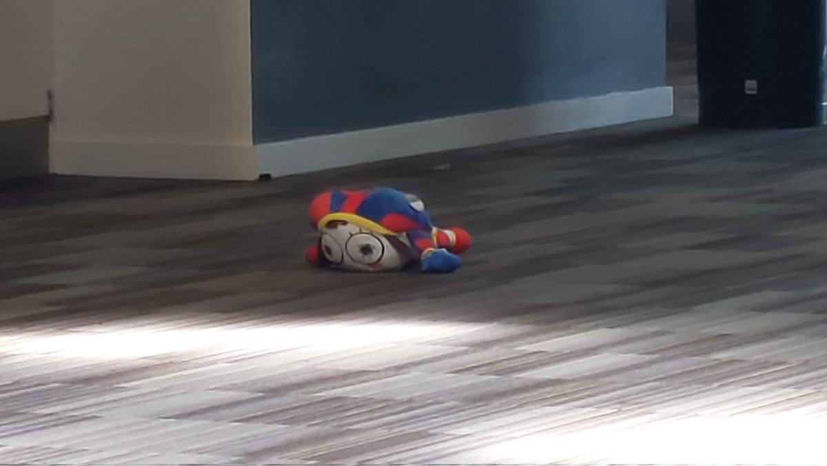 EchoesAyThGlen's tweet photo. Took this picture at London MCM without knowing it was an omen for the heat to come https://t.co/T9qwllAAiN