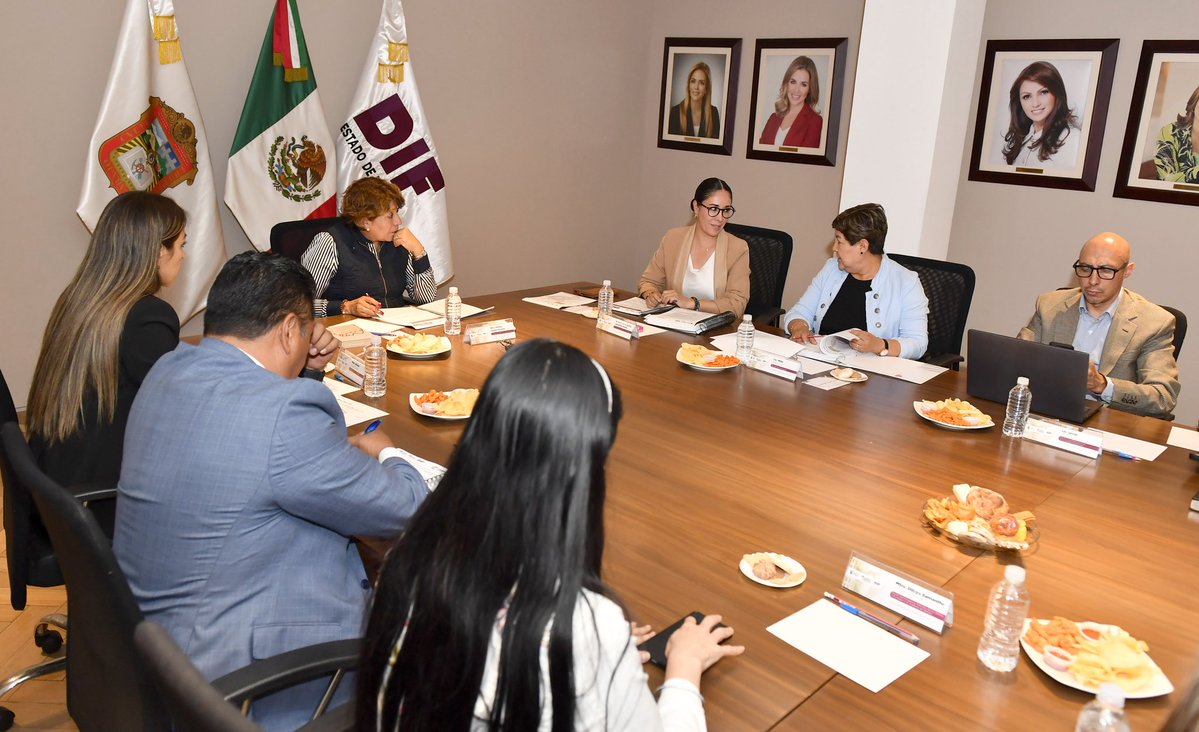 delfinagomeza's tweet photo. Continué las actividades de este lunes encabezando la 111ª Sesión Ordinaria de la Junta de Gobierno del @DIFEM_, el corazón de esta administración, en la cual se dio seguimiento a las acciones y programas que nos permiten continuar trabajando, con #ElPoderDeServir, por el bienestar de las familias mexiquenses.