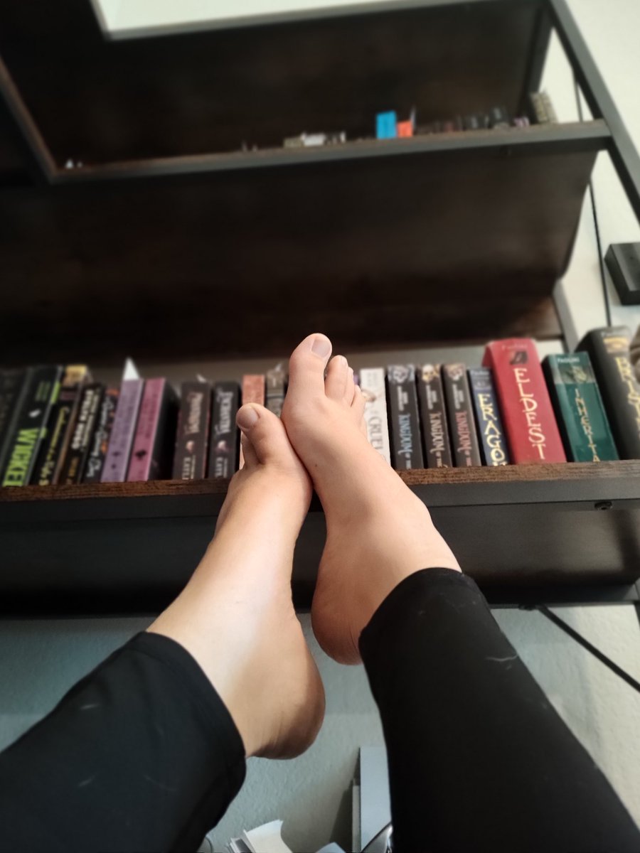 NikkiReads tweet media