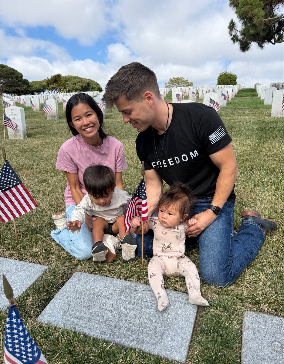 lawbates's tweet photo. Visiting their Great Grandfather for the first time 🙏🏼🇺🇸 https://t.co/ec9oPh6zKl