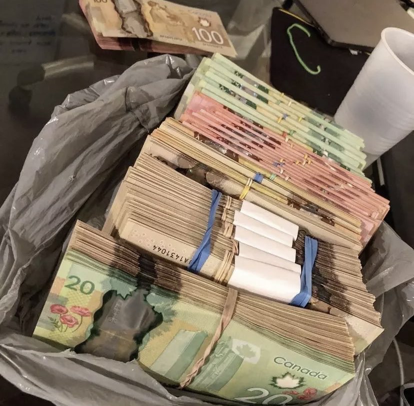 gideon_Astrofx's tweet photo. YOU REALLY NEED FINANCIAL HELP OR SUPPORT BECAUSE YOU'RE IN A BAD DEBT OR A LESS PAYING JOB...SOME OF YOU WHO LOST HIS/HER JOB
SHOULD DM ME IF YOUR'RE INTERESTED TO MAKE DAILY INCOME WHILE AT HOME WITH NO UPFRONT FEE NEEDED NO SCAMS  HERE FOR REAL https://t.co/KBCOwtBlgr