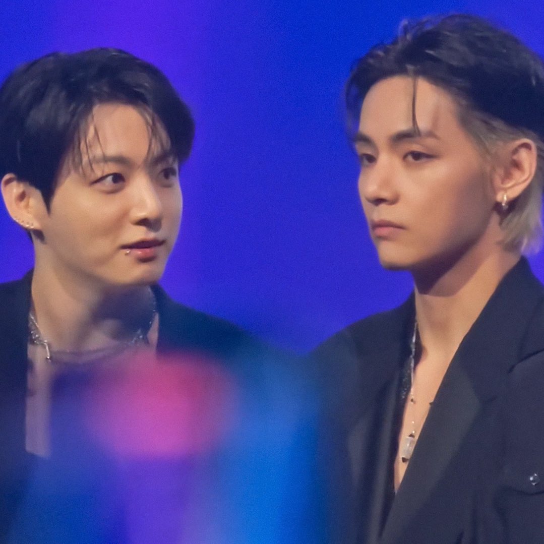 taekook𑁤 tweet media